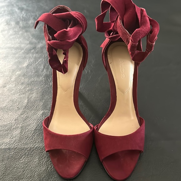 Burgundy/plum open toe heels - Picture 2 of 5